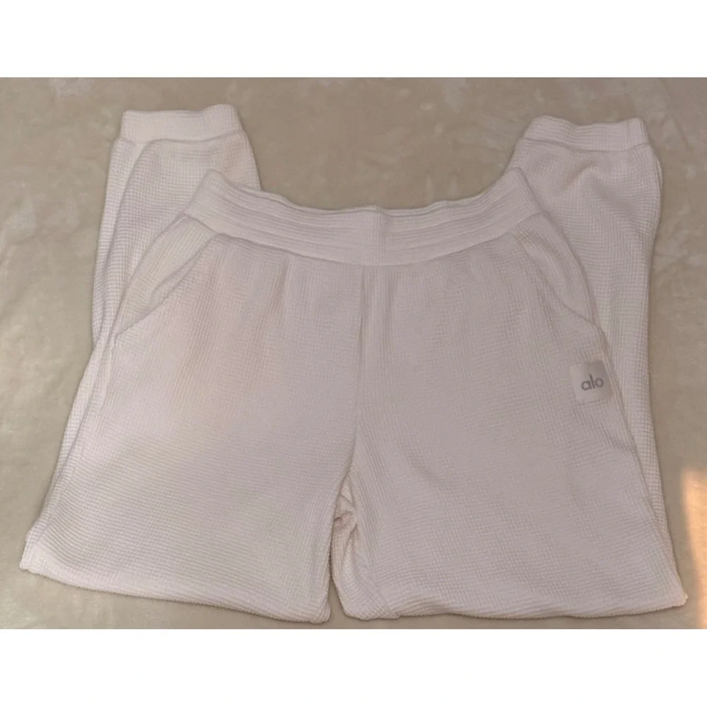 Alo Yoga Waffle Weekend Escape Joggers Ivory Knit Sweatpants Lounge Pants M